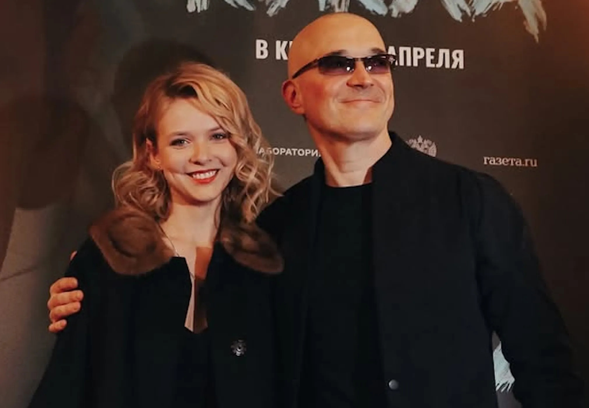 48-летний Егор Бероев впервые вышел на красную дорожку с 21-летней женой