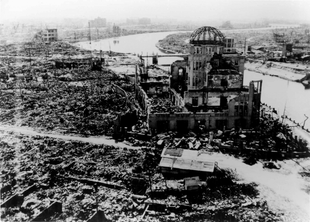 Руины города Хиросима пострадавшей от атомной бомбардировки США