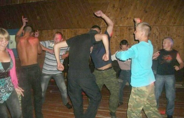 Деревенские дискотеки на рубеже столетий: стильно, весело и очень опасно Деревенские дискотеки на рубеже столетий: стильно, весело и очень опасно