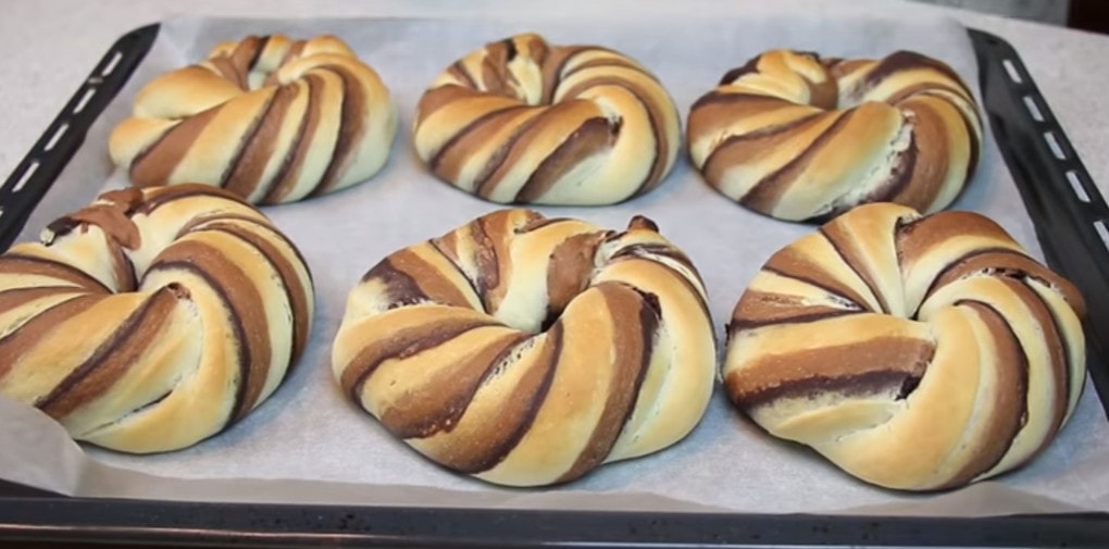 Простые и очень красивые шоколадные булочки к чаю Простые и очень красивые шоколадные булочки к чаю выпечка,десерты