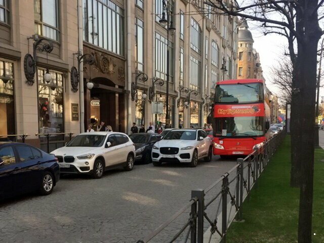 12 фото чудес автопарковки: от автохамов до лайфхаков авто,автомобиль,машины,происшествия,советы