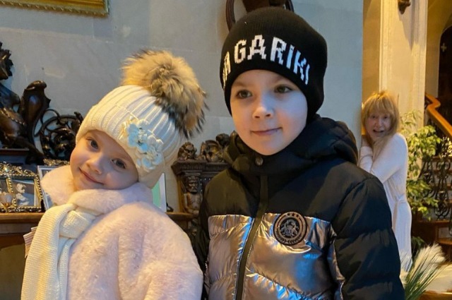 Максим Галкин опубликовал новое фото с Аллой Пугачевой и детьми