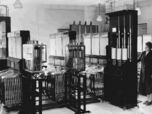 Магия воды: 1936 году в СССР был  создан  первый в мире компьютер,  работавший на воде