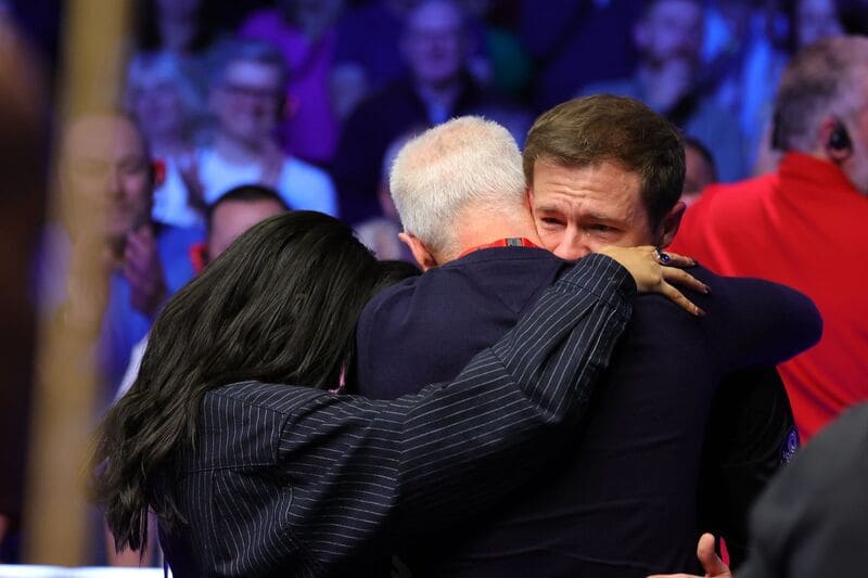 Джек Лисовски не мог скрыть слезы радости после победы в финале (фото: WST)