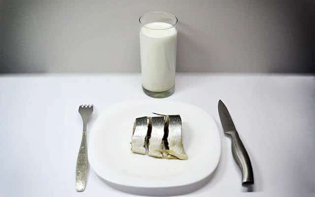 Фотография: Молоко с селедкой: рискуют ли гурманы, сочетая эти продукты? №2 - BigPicture.ru