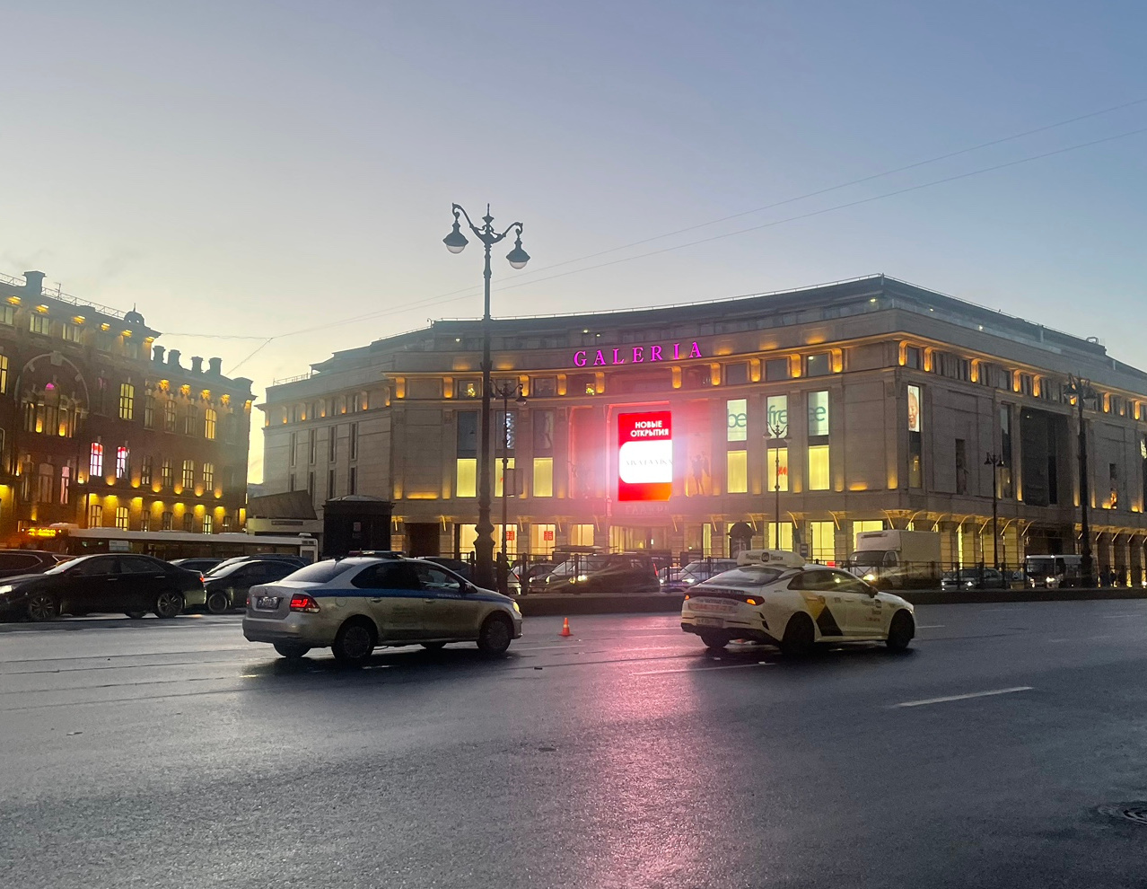 16 ноября санкт петербург. Санкт-Петербург в ноябре. Московские ворота Питер 2022. ДТП Московский вокзал СПБ. ДТП У Московского вокзала сейчас.