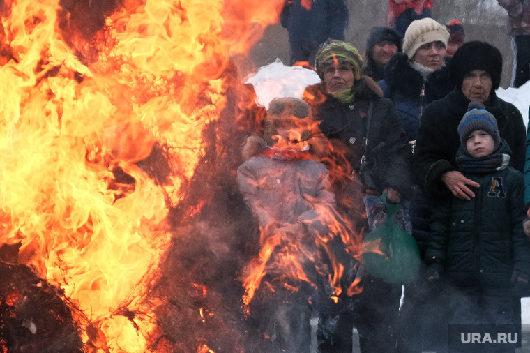 Россиянин из-за пенсии поджег себя у правительственного здания общество,пенсии,ПФР,россияне