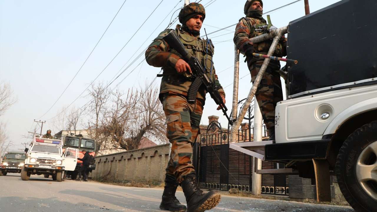 Телеведущая погибла после атаки боевиков на севере Индии