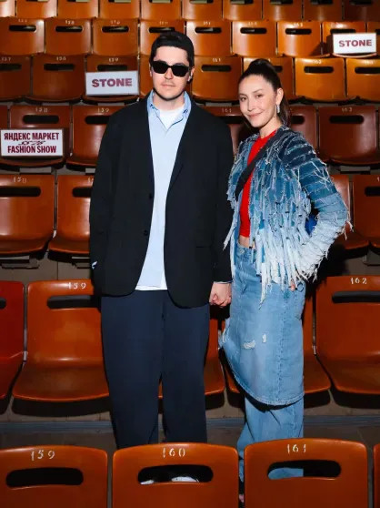 Анастасия Решетова (с новой стрижкой), Елена Перминова, Карина Истомина, Катя IOWA посетили показ 