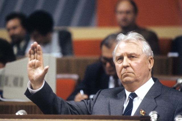 Егор Лигачев, 1990 г.