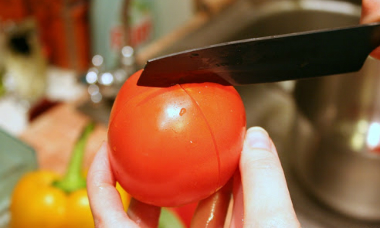 Легкая очистка помидоров от кожицы: кипяток не нужен кулинарные хитрости