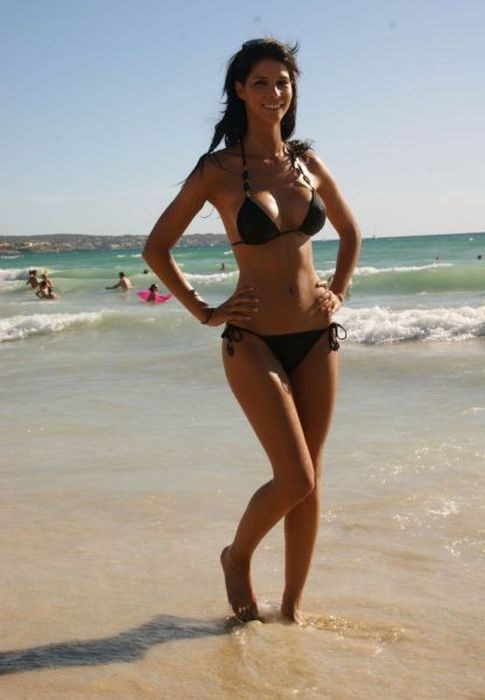 Летние девушки в бикини Летние девушки в бикини позитив