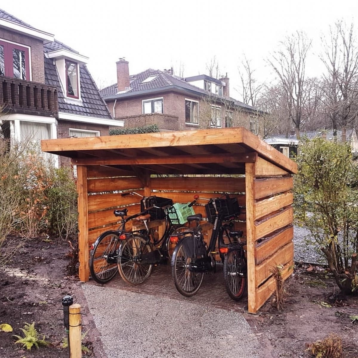 Велопарковка во дворе, для вдохновения для дома и дачи,идеи и вдохновение