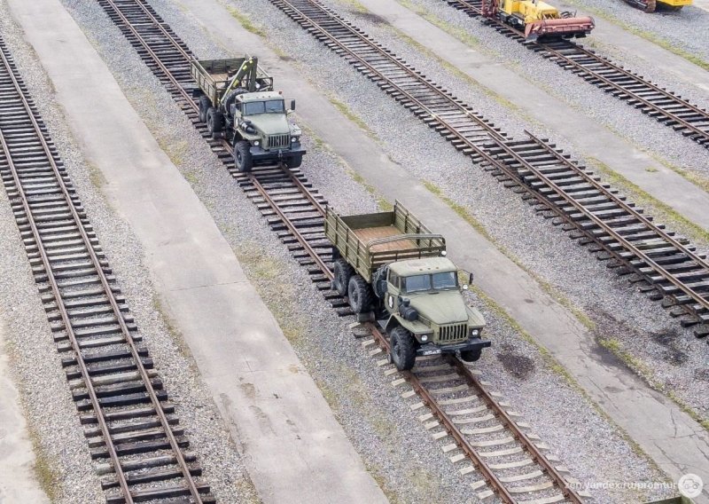 Как по рельсам. Буквально. Автомобили на железнодорожном ходу Как по рельсам. Буквально. Автомобили на железнодорожном ходу