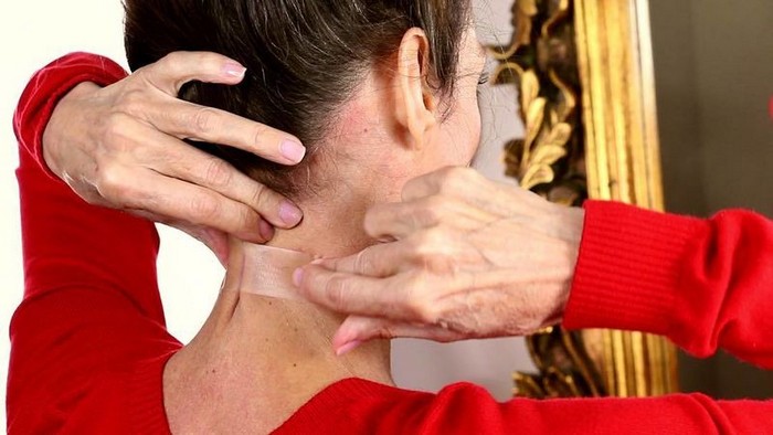 7 золотых правил ухода за кожей шеи и декольте, которые позволят выглядеть гораздо моложе 7 золотых правил ухода за кожей шеи и декольте, которые позволят выглядеть гораздо моложе