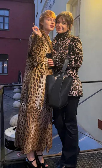 Наталья Давыдова, Диана Коркунова, дочь Снежанны Георгиевой, Мария Миногарова отметили день рождения Виты Клац рождения, КлацВита, КлацДень, Татьяна, Литвиновой, Коркунова, Ренатой, Рената, Shame, Колацк, празднике, другими, клипов, съёмках, работы, карьеру, начинала, рекламы, селебрити, сотрудничала