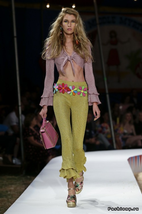 Moschino Круизная коллекция 2019 Moschino Круизная коллекция 2019