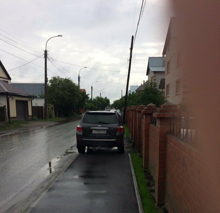 12 фото чудес автопарковки: от автохамов до лайфхаков авто,автомобиль,машины,происшествия,советы