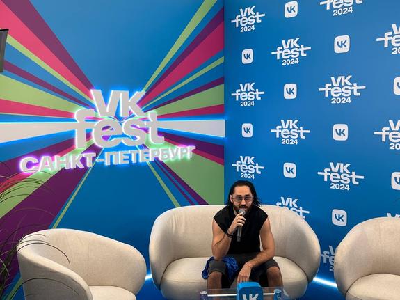 На VK Fest 2024 рэпер Мот поделился историей своего выпускного