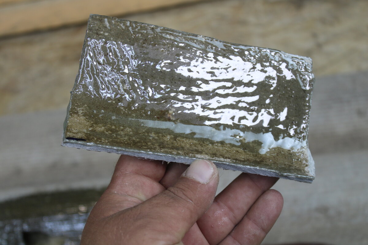 Как заделать огромную дыру в шифере или трещину за несколько минут и не тратить деньги на клей и прочее Как заделать огромную дыру в шифере или трещину за несколько минут и не тратить деньги на клей и прочее ремонт и строительство,сделай сам