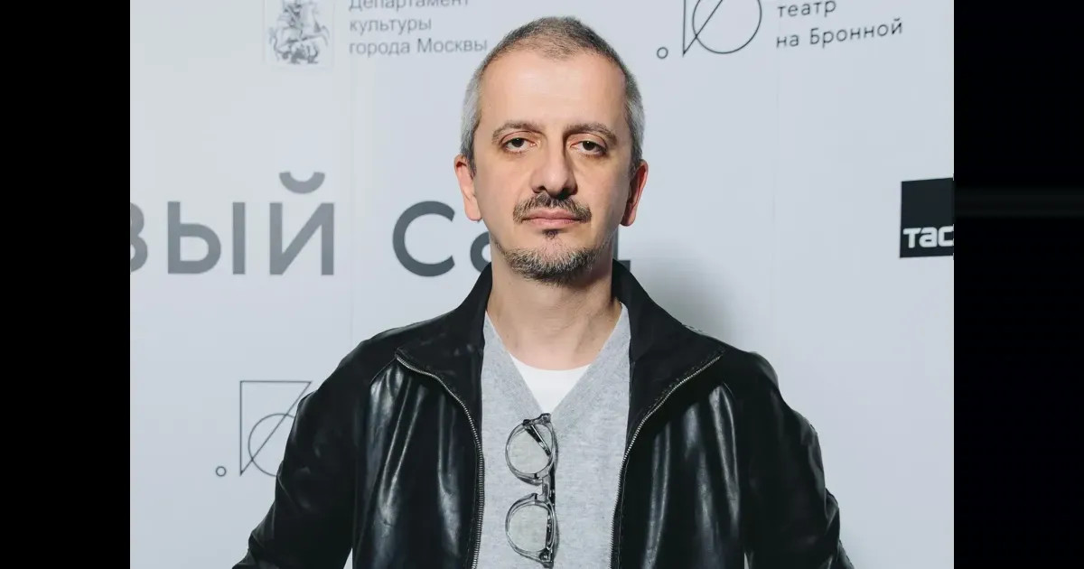 "На сладковатый запах потянулись крысы". Константин Богомолов раскритиковал эмигрантскую тусовку за реакцию на интервью его жены Ксении Собчак с Красовским