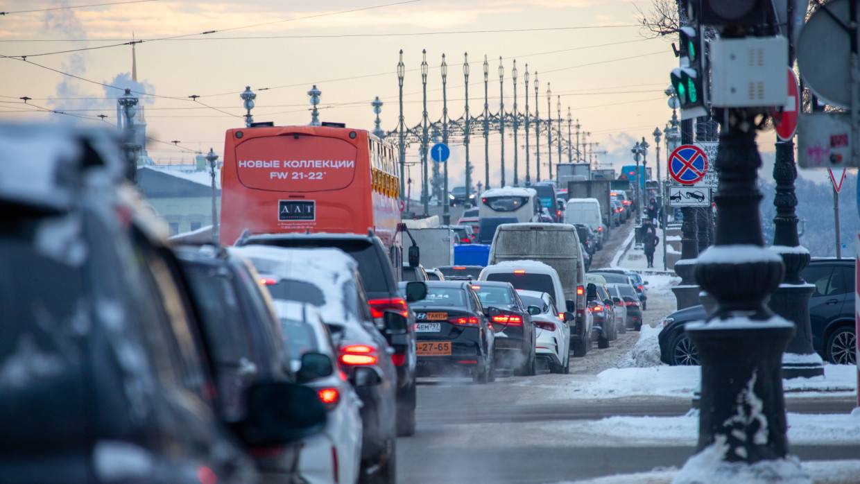 Два автобуса столкнулись на проспекте Энергетиков в Петербурге