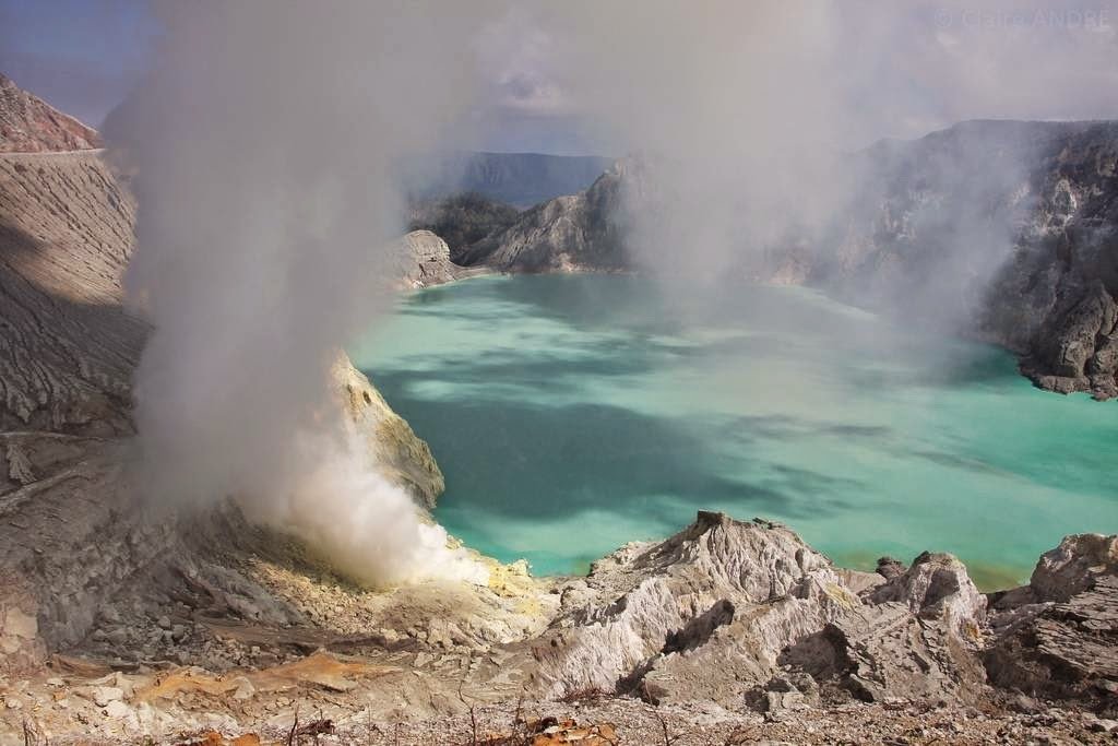 Иджен: Вулканическая серная шахта в Индонезии вулканы,достопримечательности,Индонезия,интересное,озера,шахты