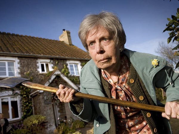 Как засушить и уничтожить дерево на корню незаметно