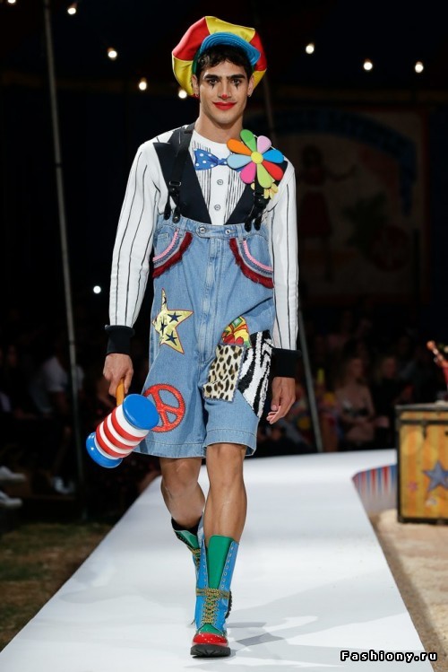 Moschino Круизная коллекция 2019 Moschino Круизная коллекция 2019