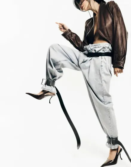 Жена Александра Цекало Дарина Эрвин снялась в фотосессии без нижнего белья ЭрвинДарина, Эрвин, Дарина, Цекало, ранее, Александр, 34летняя, продолжает, годом, познакомились, поженились, снимки65летний, откровенные, публиковать, особенности, поэтому, внешности, своей, развёлся, скрывает