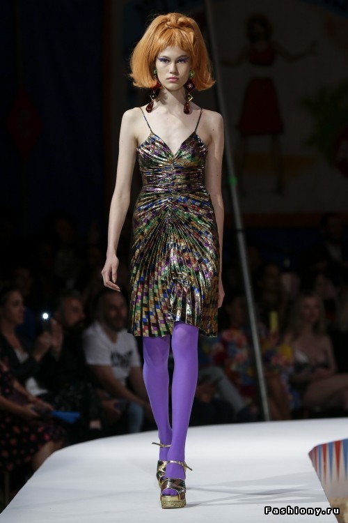 Moschino Круизная коллекция 2019 Moschino Круизная коллекция 2019