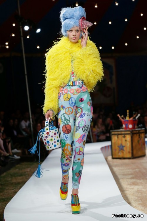 Moschino Круизная коллекция 2019 Moschino Круизная коллекция 2019