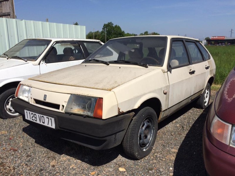 Во Франции нашли брошенный автосалон Lada с «девятками» автосалон, жигули, заброшенные авто, лада, франция