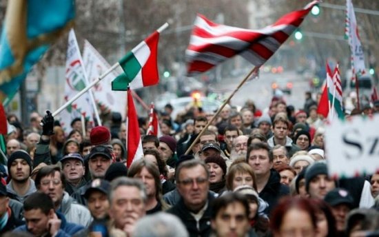 «Закарпатье наше»: глава МИД Венгрии поставил Киев на место – выдача венгерских паспортов не нарушает закон Украины 
