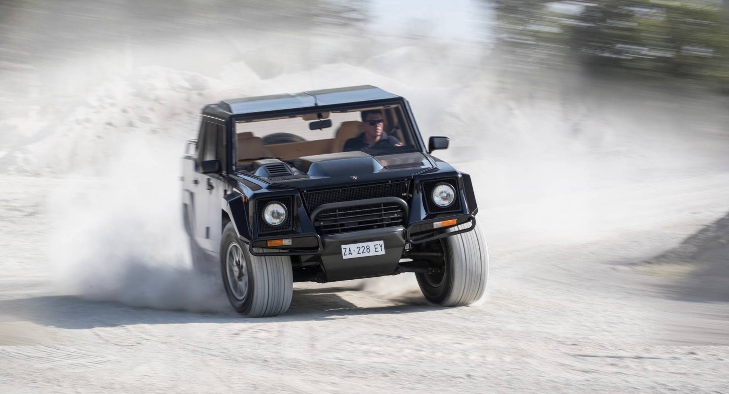 Lamborghini LM002 устроили тест-драйв на снегу Автомобили