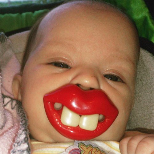 Смешные пустышки для младенцев набирают популярность в Instagram  funnypacifier