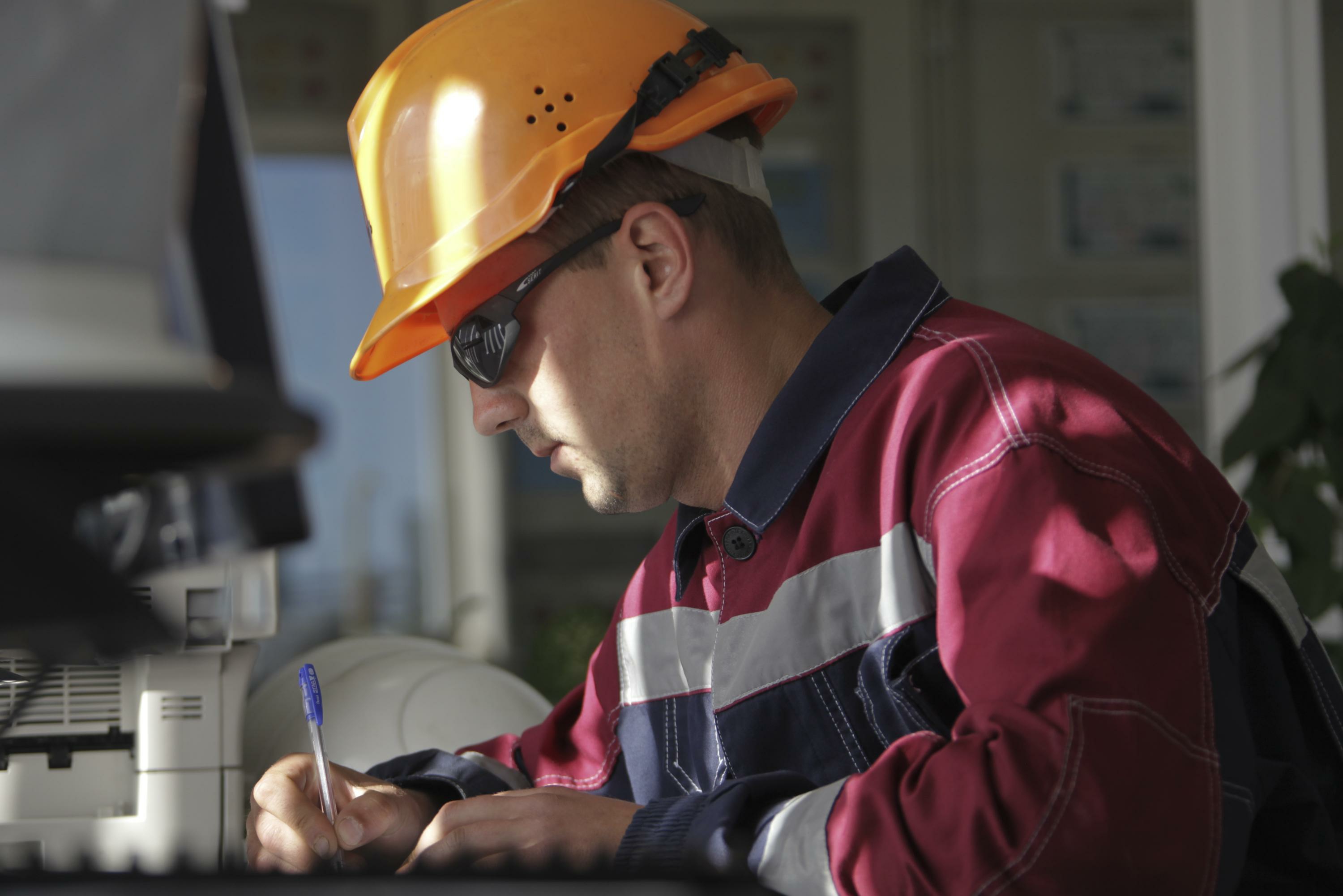 Russian engineers. Инженер. Российские инженеры. Технарь профессии. Фотографии инженеров.