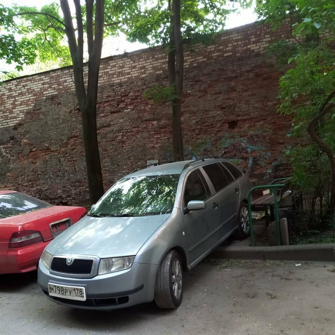 12 фото чудес автопарковки: от автохамов до лайфхаков авто,автомобиль,машины,происшествия,советы