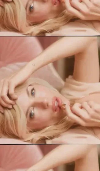 Сиенна Миллер в кружевном белье для рекламы косметики