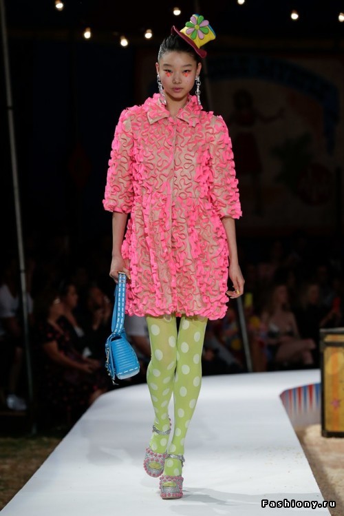 Moschino Круизная коллекция 2019 Moschino Круизная коллекция 2019
