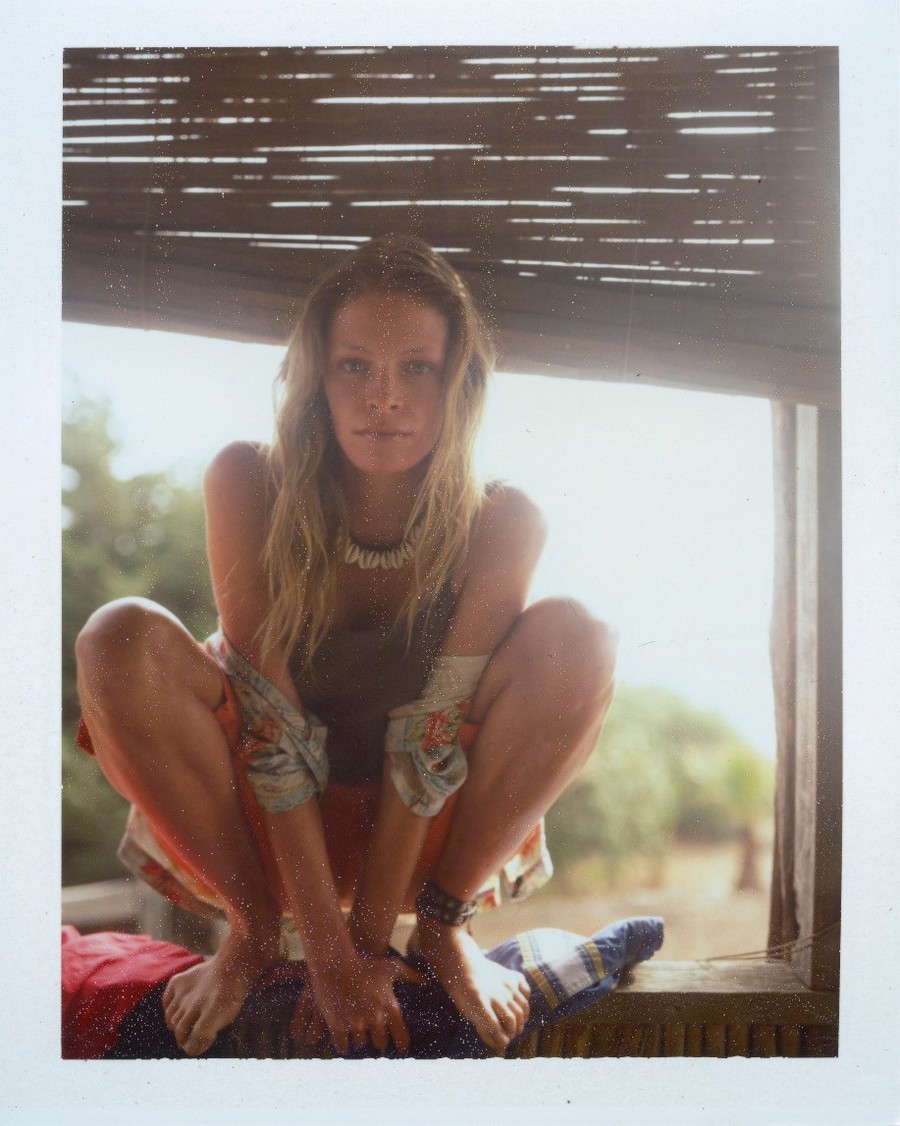 «Полароиды женщин»: атмосферные фотосессии 1990-х Дьюи Никса полароидных, Аркетт, фотографа, нашёл, Кроуфорд, Харлоу, Шалом, фотографической, работы, простой, маленькой, коробке, Новая, годами, находил, течение, совсем, забыл, когда, сидел