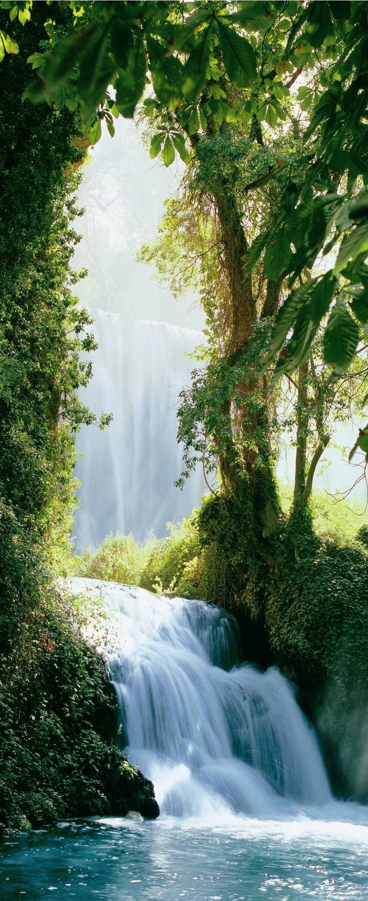 9-Zaragoza-Falls-Waterfall-Pyrenees