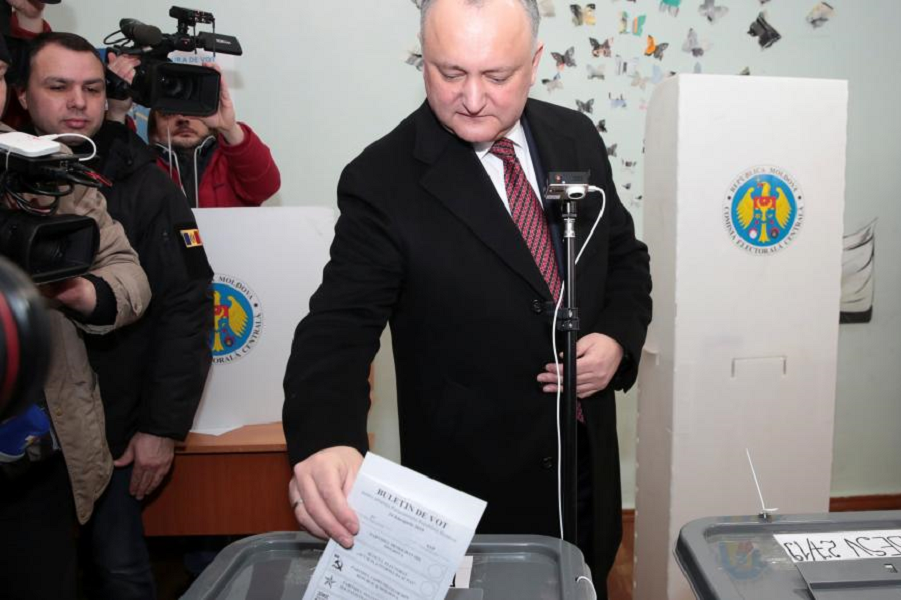 президент Додон голосует на парламентских выборах 24.02.19.png президент Додон голосует на парламентских выборах 24.02.19.png
