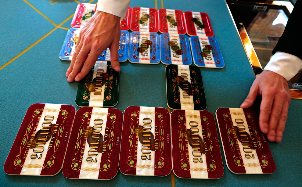 Прогулка по казино «Монте-Карло» в Монако Прогулка по казино «Монте-Карло» в Монако интерьер