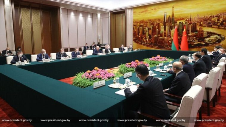 Премьер Госсовета КНР: Китай готов продвигать торговлю с Беларусью