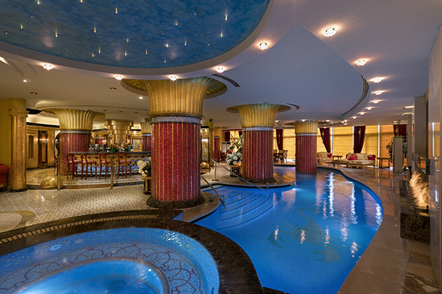 Бьюти-дайджест: от Марго Робби в рекламе духов Chanel до нового магазина Sephora Новости красоты,Ябудужить100лет