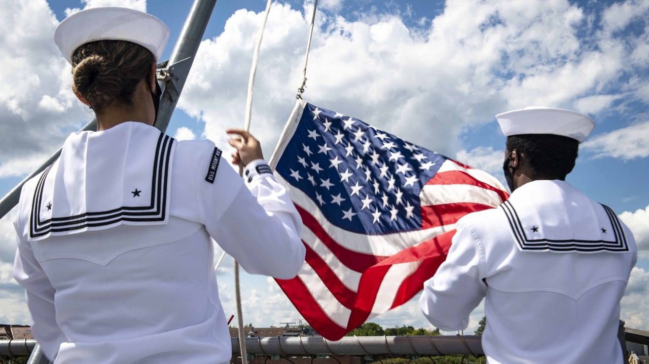«Годзиллу что ли увидели?»: Сатановский высмеял офицеров ВМС США, уволенных за неуверенность