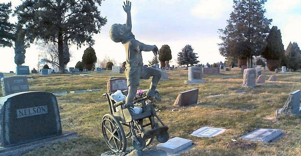 Необычные надгробные памятники Необычные надгробные памятники