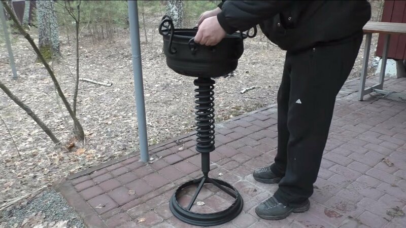 Мангал из автомобильных деталей Мангал из автомобильных деталей