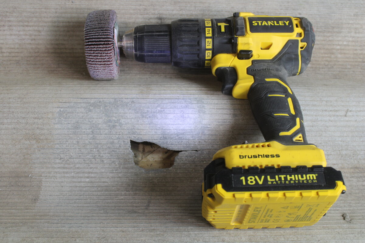 Как заделать огромную дыру в шифере или трещину за несколько минут и не тратить деньги на клей и прочее Как заделать огромную дыру в шифере или трещину за несколько минут и не тратить деньги на клей и прочее ремонт и строительство,сделай сам